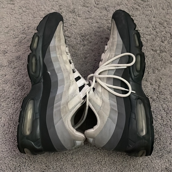 🔥AIRMAX 95 SIZE 10 - Picture 3 of 5
